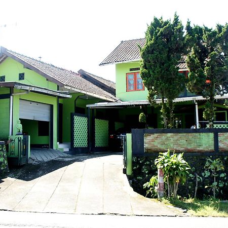Bayu Murti Homestay Джок'якарта Екстер'єр фото